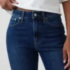 Jeansy Curvy z wysokim stanem, o kroju slim straight w stylu lat 90.