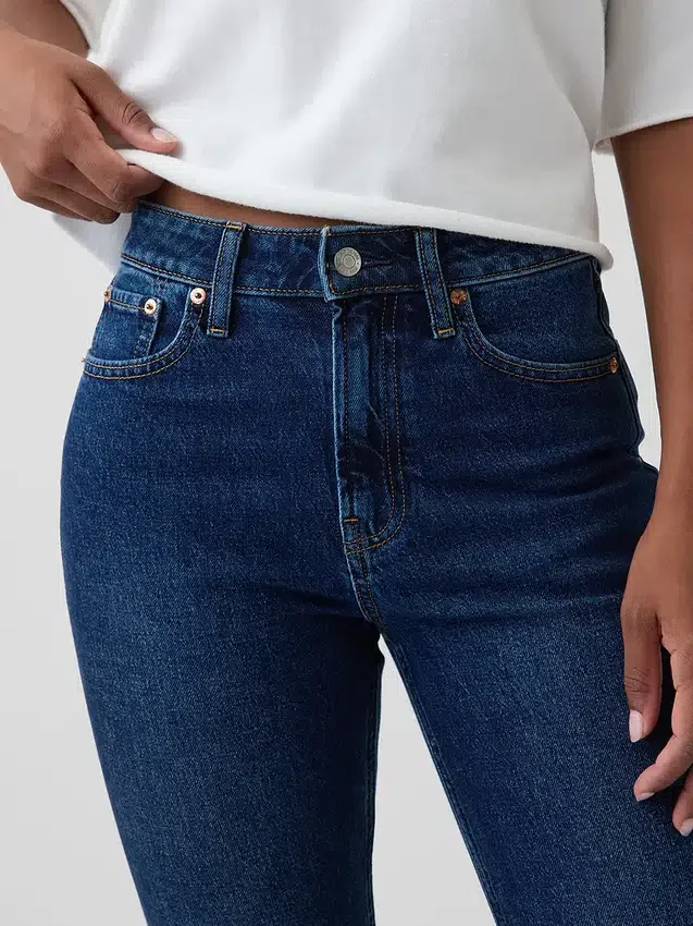 Jeansy Curvy z wysokim stanem, o kroju slim straight w stylu lat 90.
