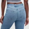 Jeansy Curvy z wysokim stanem, o kroju slim straight w stylu lat 90.