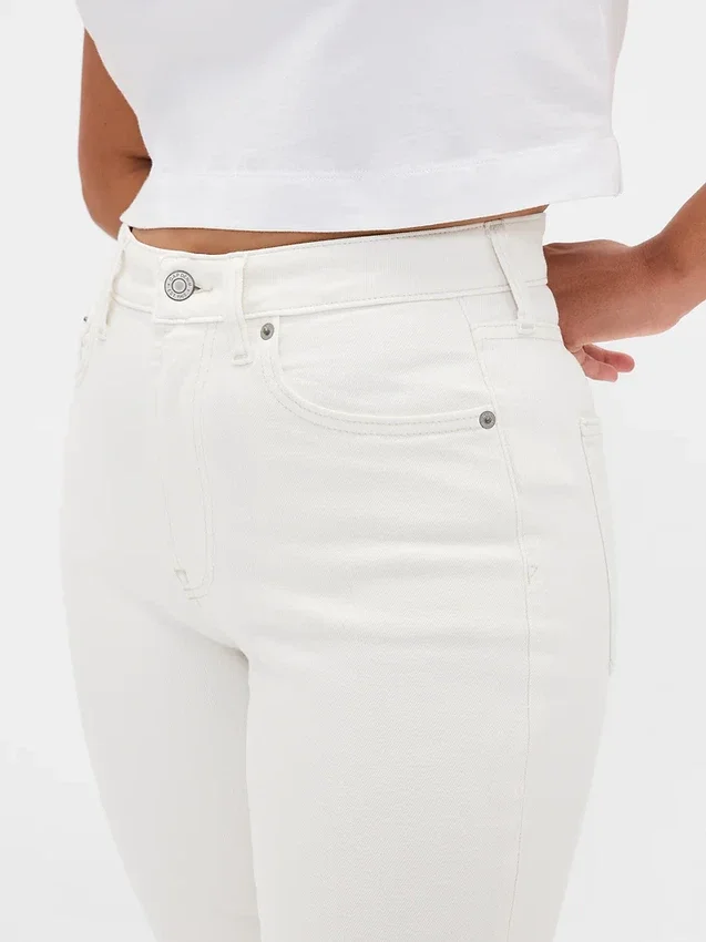 Jeansy Curvy z wysokim stanem, o kroju slim straight w stylu lat 90.