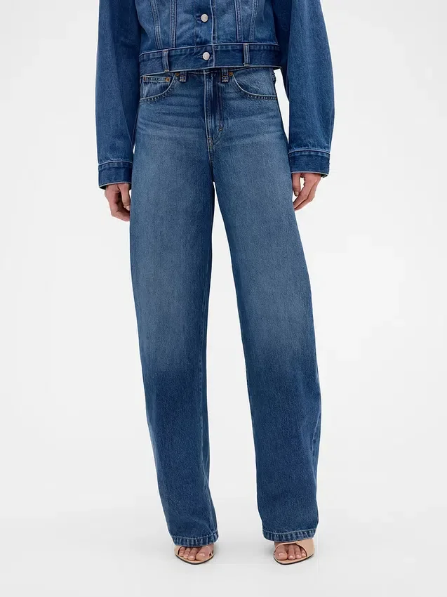 Jeansy GAP × Victoria Beckham z wysokim stanem i zaokrąglonymi nogawkami