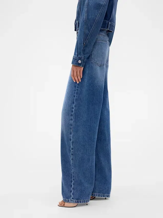Jeansy GAP × Victoria Beckham z wysokim stanem i zaokrąglonymi nogawkami