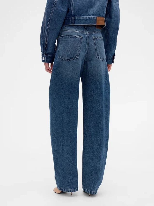 Jeansy GAP × Victoria Beckham z wysokim stanem i zaokrąglonymi nogawkami