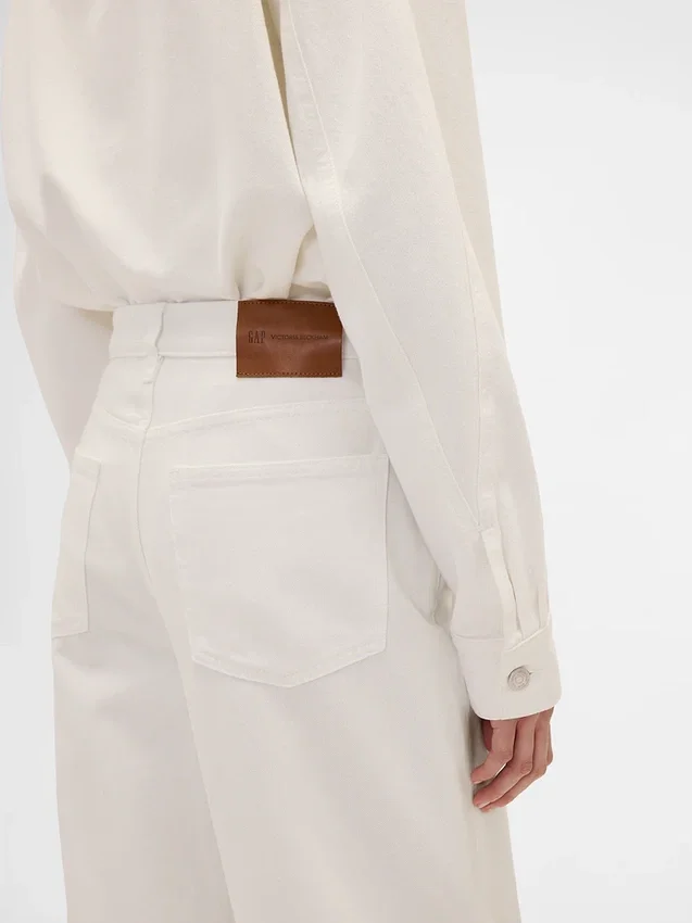Jeansy GAP × Victoria Beckham z wysokim stanem i zaokrąglonymi nogawkami