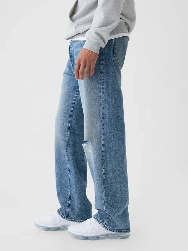 Jeansy o luźnym kroju w stylu lat 90.
