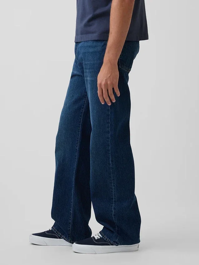 Jeansy o luźnym kroju w stylu lat 90.