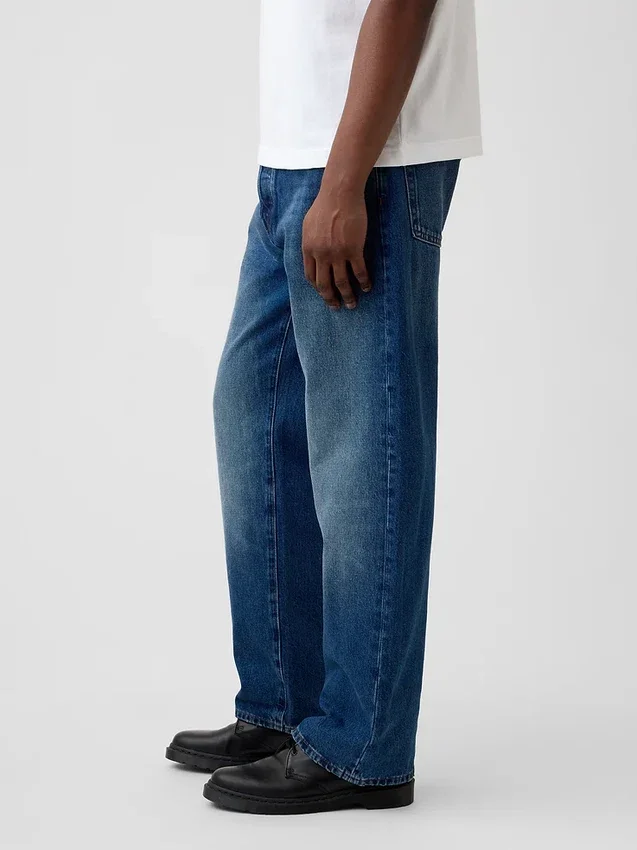 Jeansy o luźnym kroju w stylu lat 90.