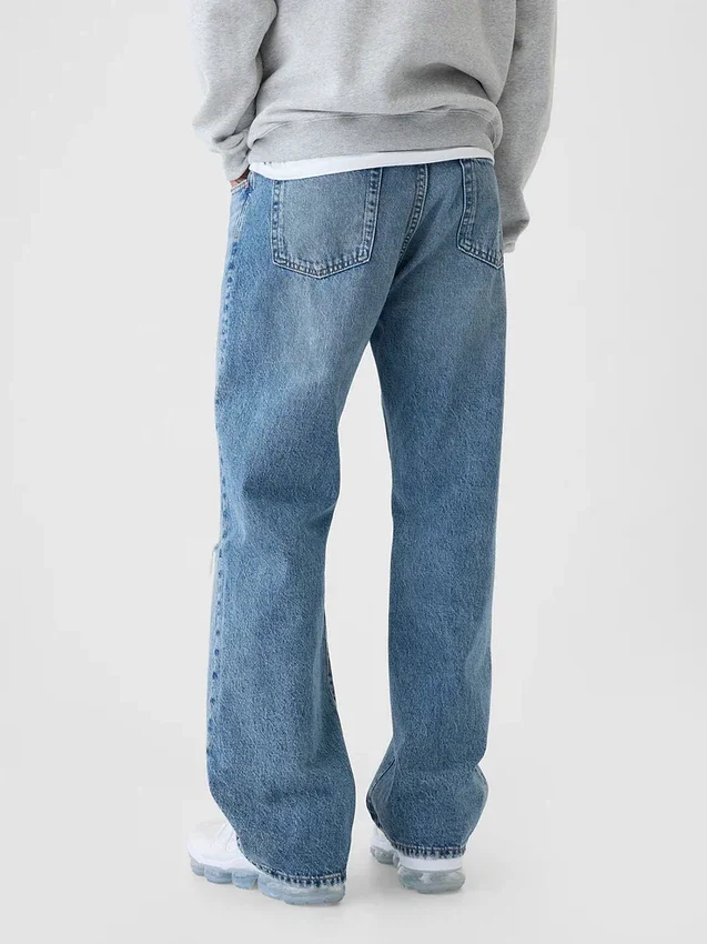Jeansy o luźnym kroju w stylu lat 90.