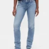 Jeansy o niskim stanie i prostym kroju „Slim Straight” w stylu lat 90.
