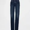 Jeansy o niskim stanie i prostym kroju „Slim Straight” w stylu lat 90.