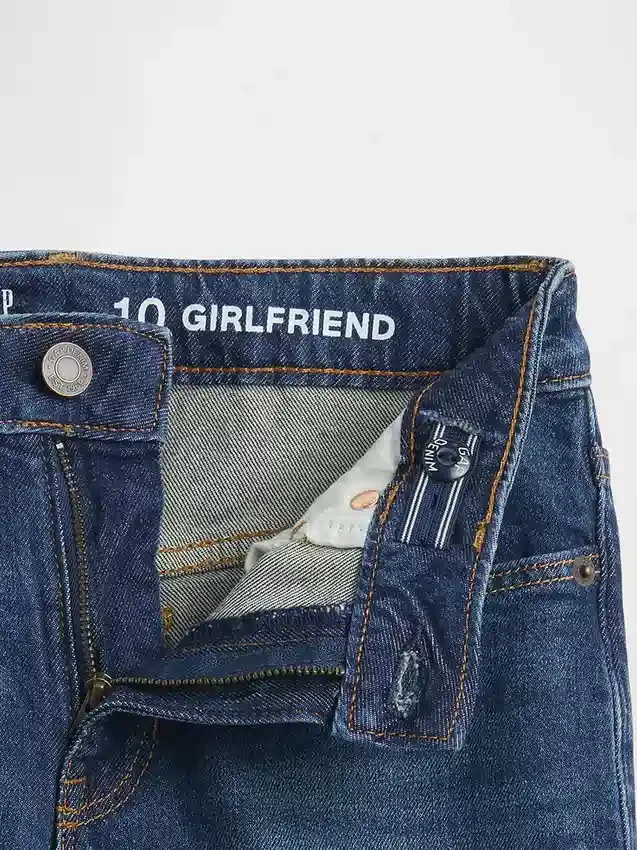 Jeansy typu „girlfriend” z średnim stanem dla dziewczynek