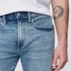 Jeansy typu skinny