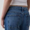 Jeansy z bardzo niskim stanem w stylu lat 90. o luźnym kroju