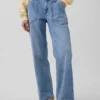 Jeansy z niskim stanem w stylu lat 90. o luźnym kroju