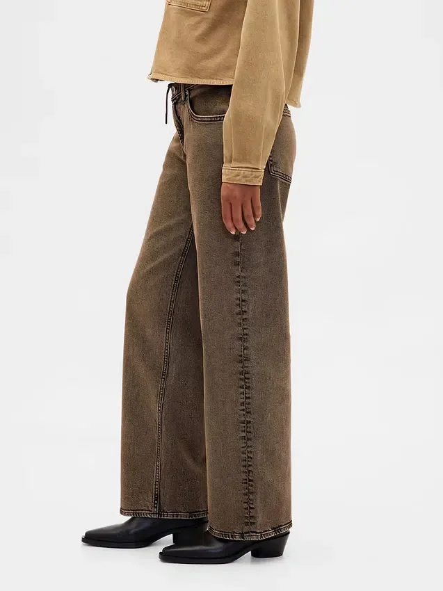 Jeansy z niskim stanem w stylu lat 90. o luźnym kroju