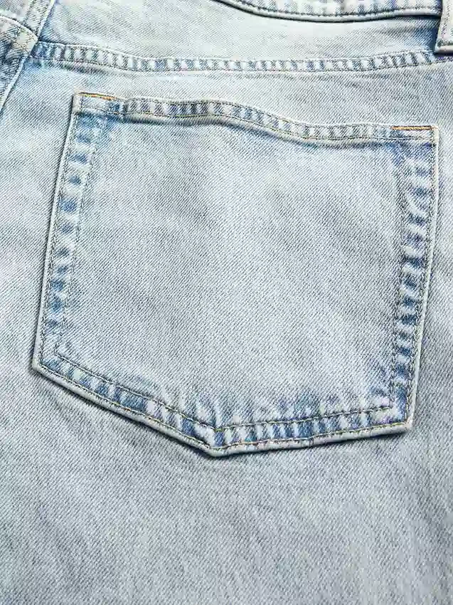 Jeansy z niskim stanem w stylu lat 90. o luźnym kroju