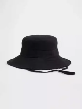 Kapelusz typu bucket z postrzępionym brzegiem