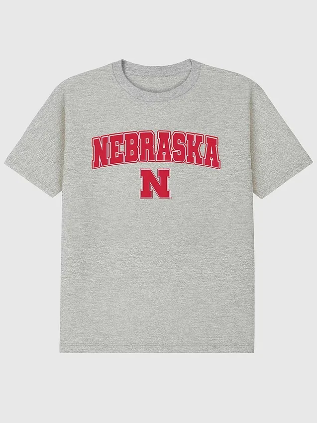 Koszula z ciemnym nadrukiem przedstawiającym Arch Logo Uniwersytetu Nebraska