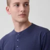Koszulka typu Henley o luźnym kroju