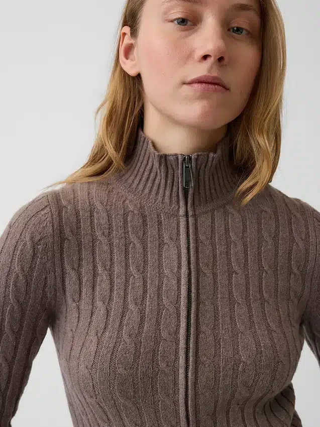 Krótki kardigan z dzianiny typu cable-knit z zamkiem błyskawicznym CashSoft