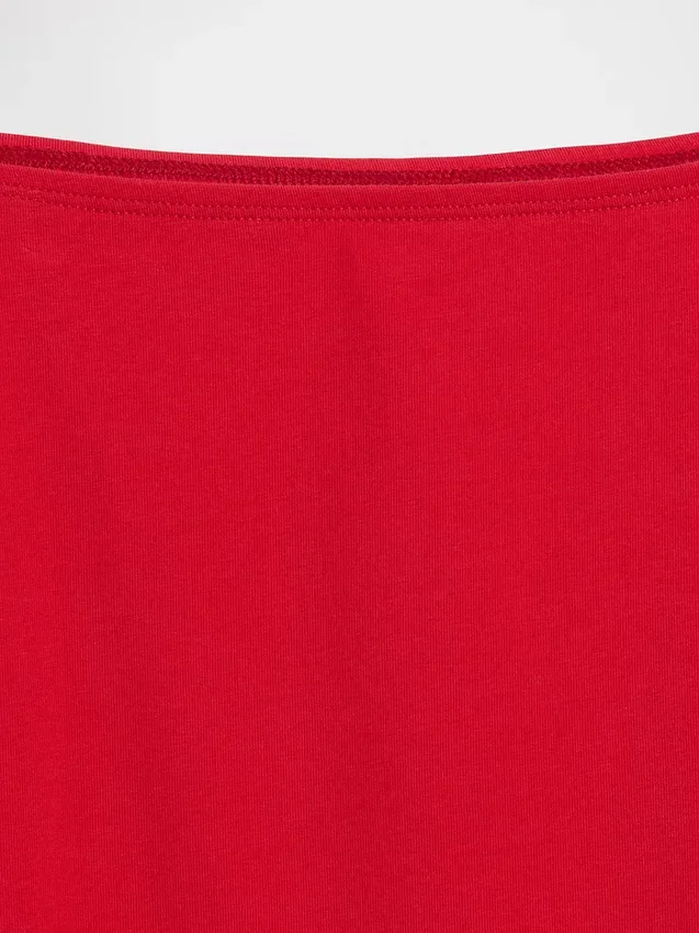 Krótki T-shirt z dzianiny o gęstym splocie z odkrytymi ramionami