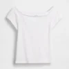 Krótki T-shirt z dzianiny o gęstym splocie z odkrytymi ramionami