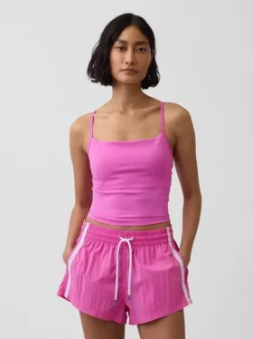 Krótki top GapFit Smooth z wycięciem na plecach