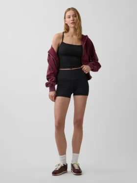 Krótki top GapFit Smooth z wycięciem na plecach