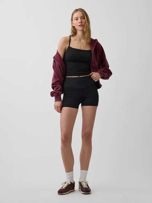 Krótki top GapFit Smooth z wycięciem na plecach