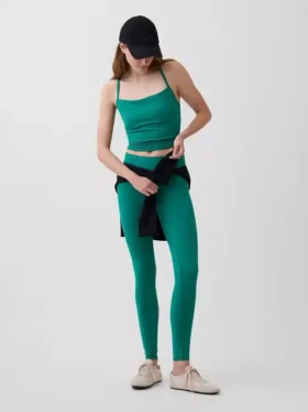 Krótki top GapFit Smooth z wycięciem na plecach