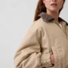 Kurtka bomberka w stylu oversize