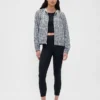 Kurtka wiatrówka GapFit Tech Gingham