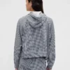 Kurtka wiatrówka GapFit Tech Gingham