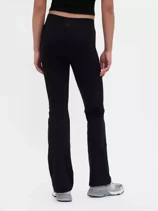 Legginsy GapFit o średnim stanie i szerokich nogawkach