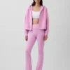 Legginsy GapFit Smooth z podwiniętym paskiem i lekko rozszerzanymi nogawkami