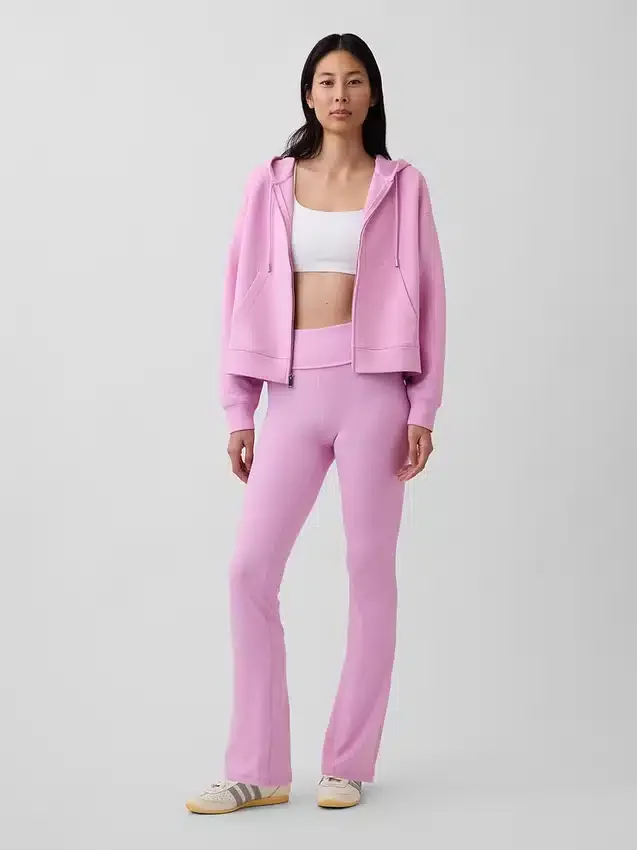 Legginsy GapFit Smooth z podwiniętym paskiem i lekko rozszerzanymi nogawkami