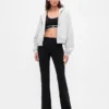 Legginsy GapFit Smooth z podwiniętym paskiem i lekko rozszerzanymi nogawkami