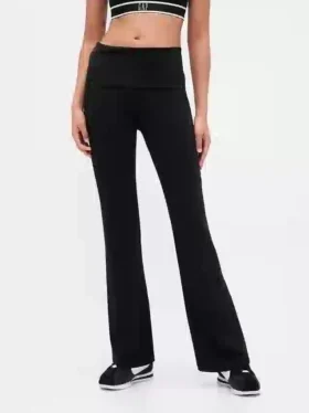Legginsy GapFit Smooth z podwiniętym paskiem i lekko rozszerzanymi nogawkami