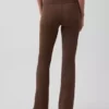 Legginsy GapFit Smooth z podwiniętym paskiem i lekko rozszerzanymi nogawkami