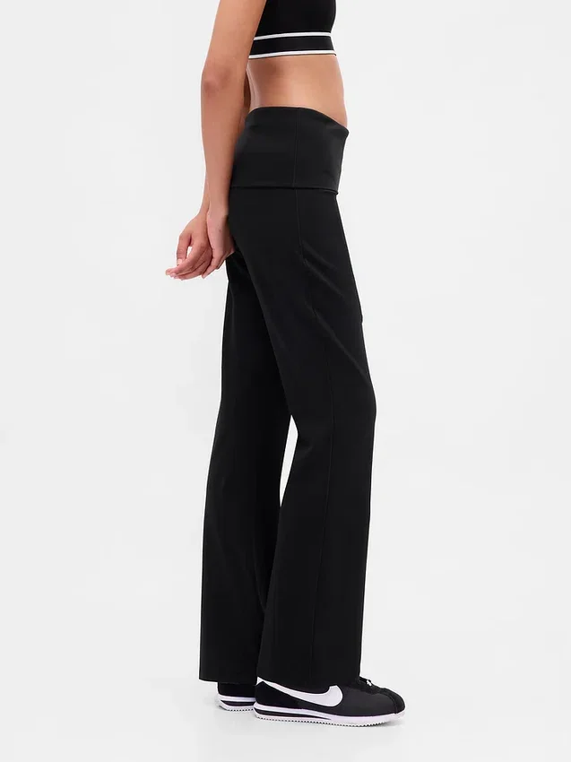 Legginsy GapFit Smooth z podwiniętym paskiem i lekko rozszerzanymi nogawkami