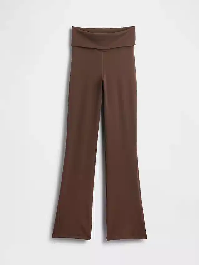 Legginsy GapFit Smooth z podwiniętym paskiem i lekko rozszerzanymi nogawkami
