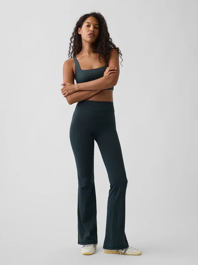 Legginsy GapFit Smooth z wysokim stanem i rozszerzanymi nogawkami