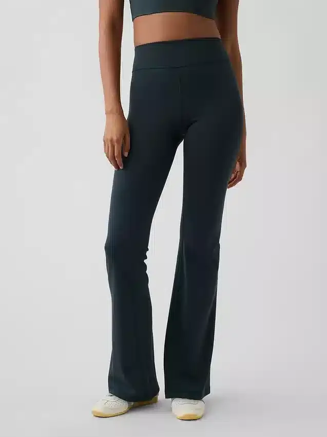 Legginsy GapFit Smooth z wysokim stanem i rozszerzanymi nogawkami