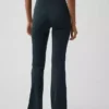 Legginsy GapFit Smooth z wysokim stanem i rozszerzanymi nogawkami