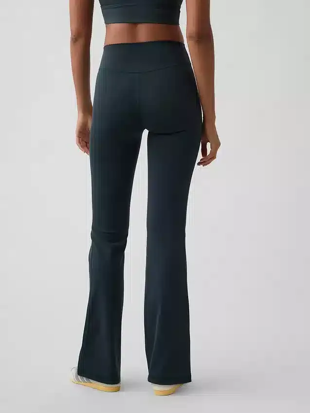 Legginsy GapFit Smooth z wysokim stanem i rozszerzanymi nogawkami