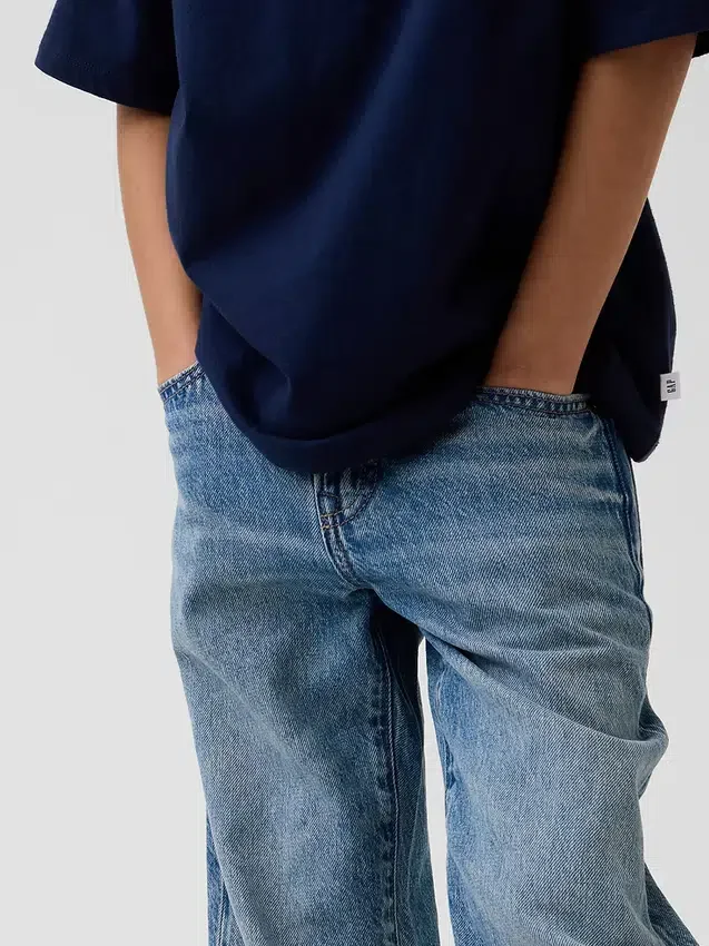 Luźne jeansy dla dzieci w stylu lat 90.