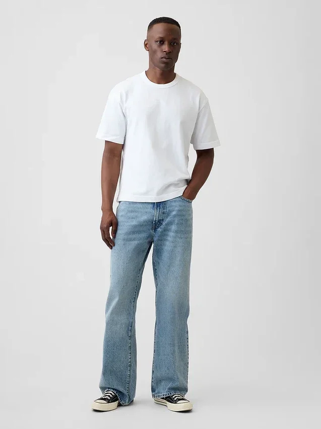 Luźne jeansy typu bootcut