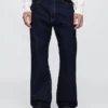 Luźne jeansy typu bootcut