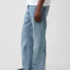 Luźne jeansy typu bootcut