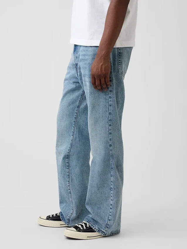 Luźne jeansy typu bootcut